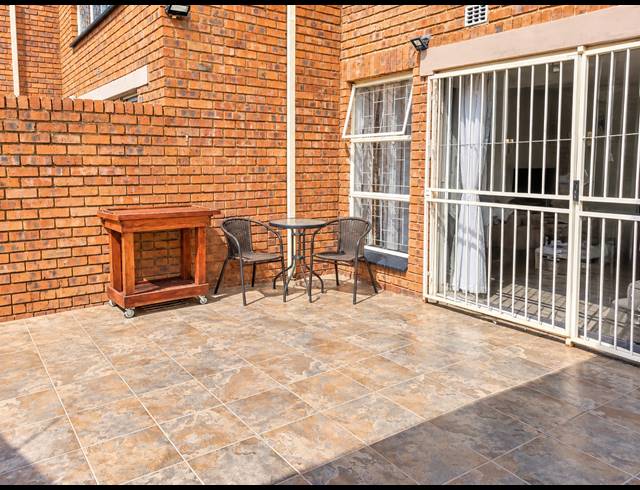 2 BEDROOM APARTMENT FOR SALE IN RYNFIELD